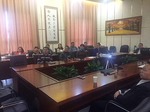 實業公司機關全體黨員及入黨積極分子收聽收看習近平總書記在中國共產黨第十九次全國代表大會上的報告。